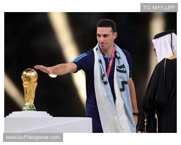 斯卡洛尼执教成功因素：战术灵活与团队凝聚力持续提升