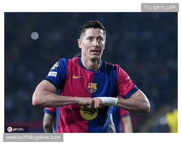 莱万关键战表现与传奇门槛分析 莱万关键战表现与传奇门槛分析